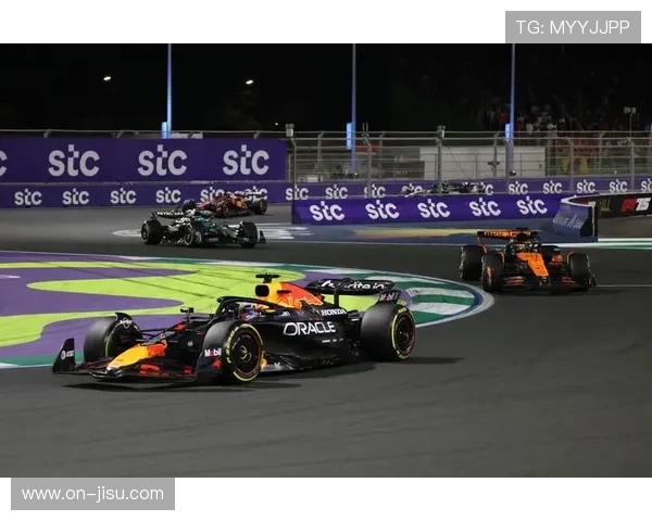 巴西站冲刺赛:皮亚斯特里撞墙退赛,比尔曼受罚时 巴西站冲刺赛:皮亚斯特里撞墙退赛,比尔曼受罚时