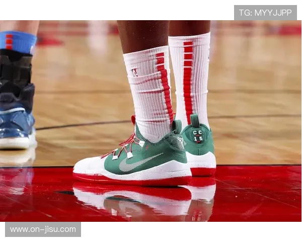 圣诞大战球鞋文化：球员定制战靴背后的故事与慈善意义