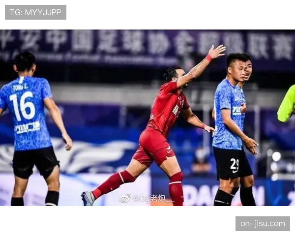 “裁判委员会内部会议，重申对边路防守中“推人”动作的判罚统一标准”