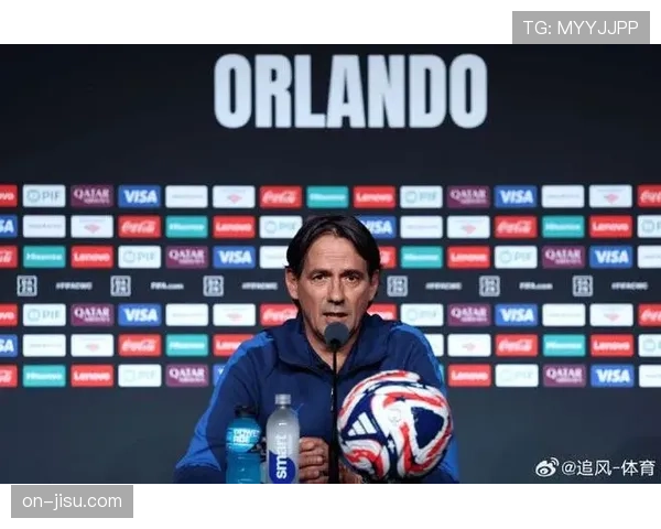 场边花絮：瓜迪奥拉与西蒙尼-因扎吉赛前在场边长时间交谈